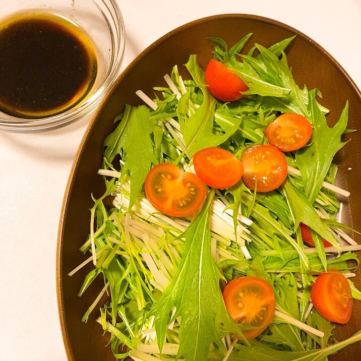 簡単♡水菜トマトのサラダ♡バルサミコ酢ドレッシング